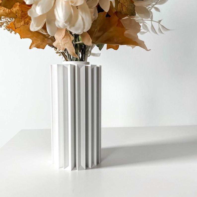 The Unda Vase STL 3D Print File, Digital Download for 3D Printing, Home Decor Vase for Flowers and Plants
