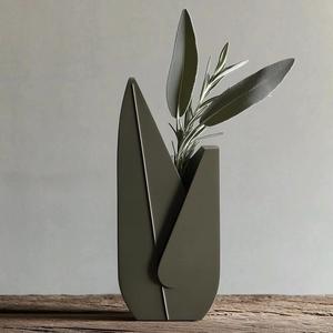 Featherform Vase – 3D-Printed Geometric Elegance