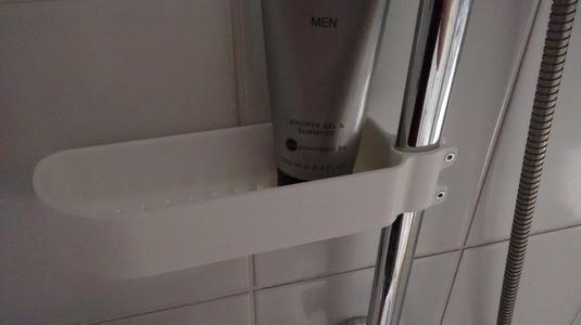 Screw on shower basket / shower caddy for oval shower rails