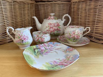 Tea Set for Remixing (Creamer)
