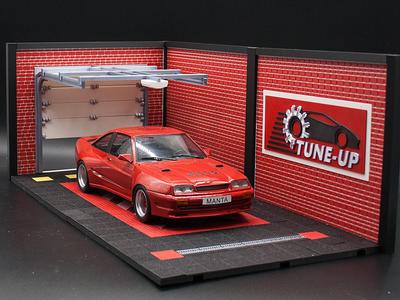 Modular Garage Diorama with tile floor, scale 1:18
