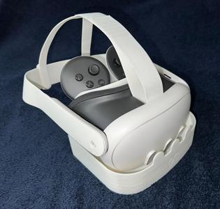 Meta Quest 3 privacy and controller stand remix