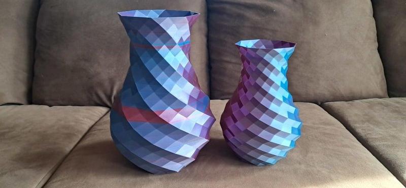 Low-Poly Spiral Twist Vase (wider)