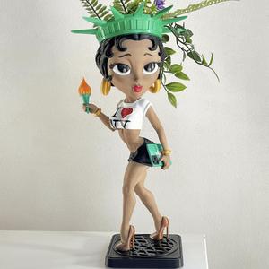 BETTY LIBERTY PLANTER