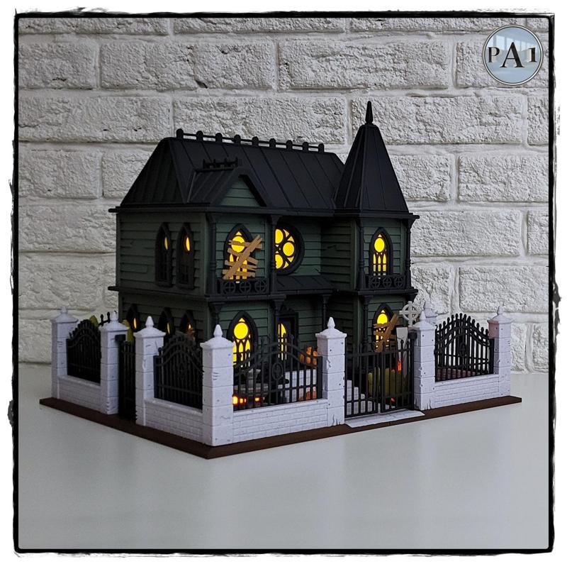 Illuminated Halloween abandoned house! Large model, Mini compatible!