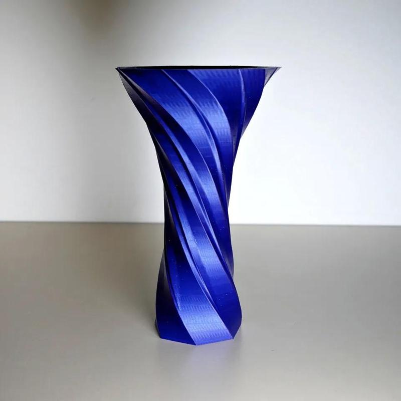 Heptatwist Vase