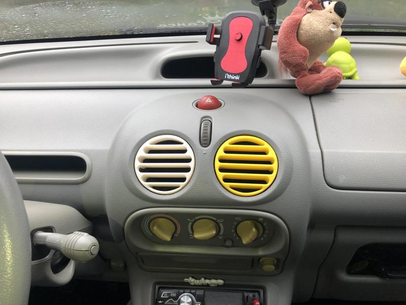 renault twingo center air vent