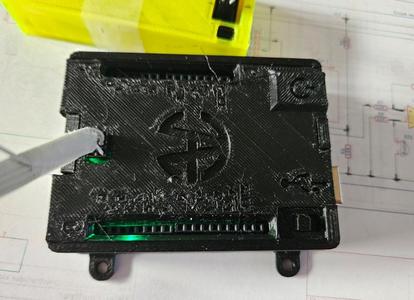 Remix couvercle boitier Arduino UNO : ajout d’une ouverture pour connecteur ISP