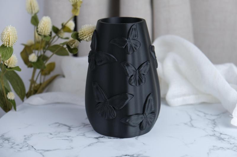 Butterfly Vase – A Dance of Nature and Elegance