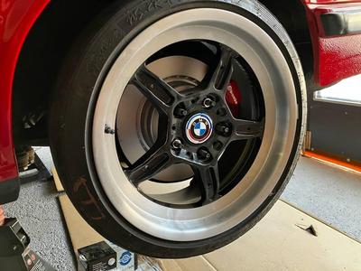 BMW Style 20/21 center cap adapter
