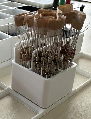 Gridfinity – Resistors – 1Ω, 2.2 Ω, 3.3 Ω, 10 Ω