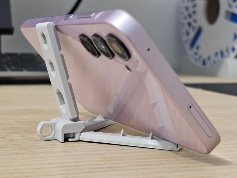 Foldable phone stand (automatic arms)
