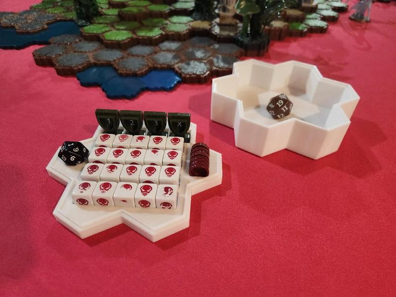 heroscape modular case – lid is dice tray