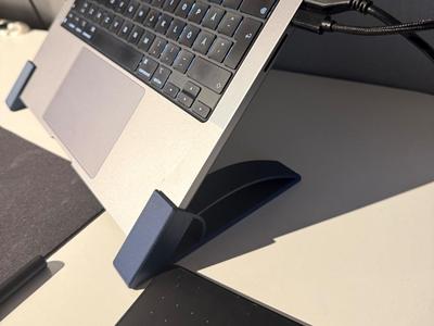 SLEEK AND COMPACT MACBOOK STAND