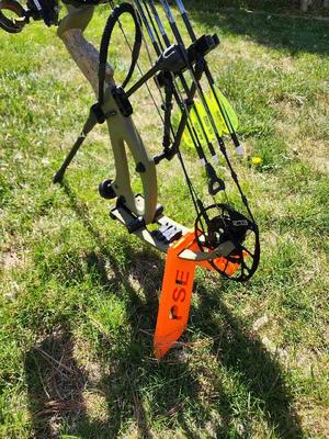 bow stand (PSE & Plain versions available)   