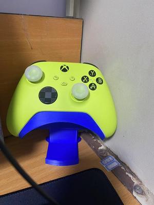 Xbox Controller and Headphones Stand