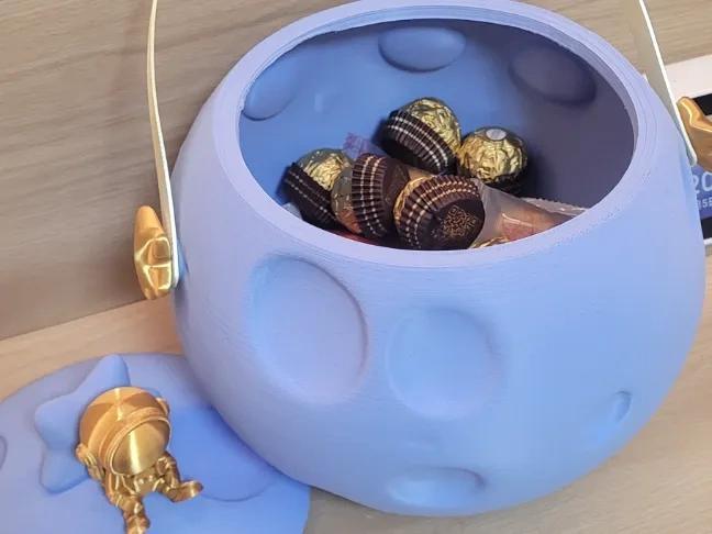Astronaut-themed snack jar