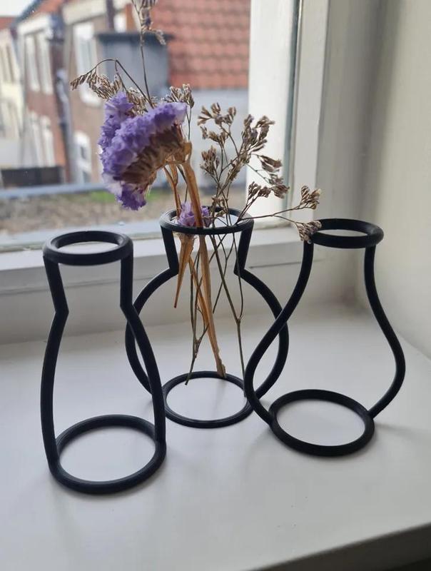 Wire vase