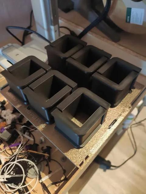 Ratchet strap corner clamp