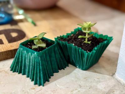 Extra detailed pot / vase (scalable to any size)