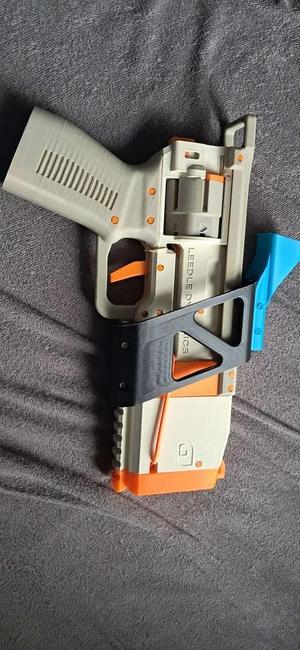 Sight mount for replicant and similar wide pistol blasters