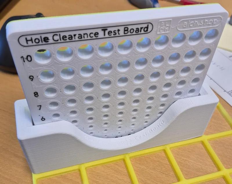 Hole clearance test board gridfinity support 1×4