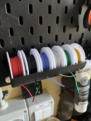 Wire spool holder for skadis