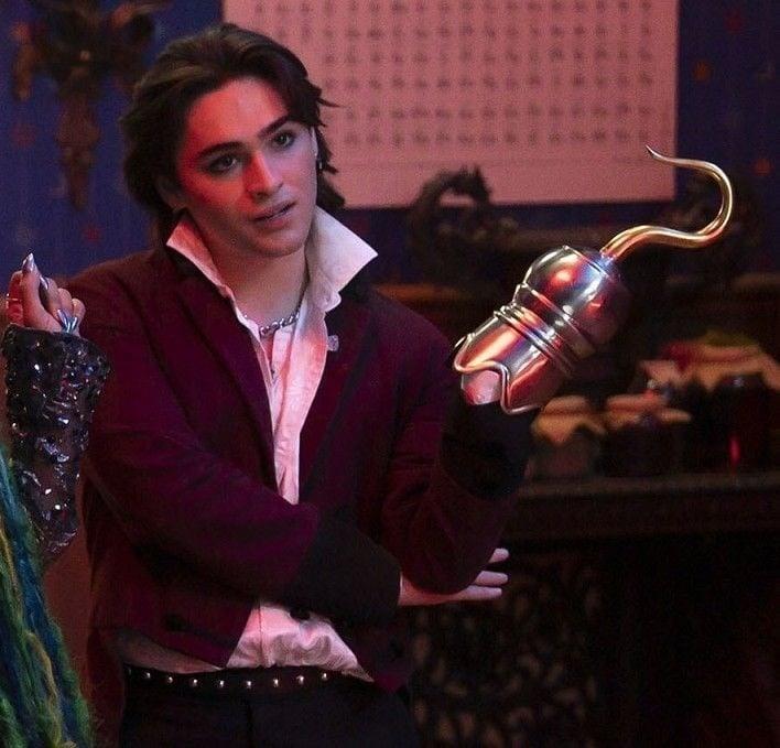 Descendants: The Rise of Red Captain Hook cosplay