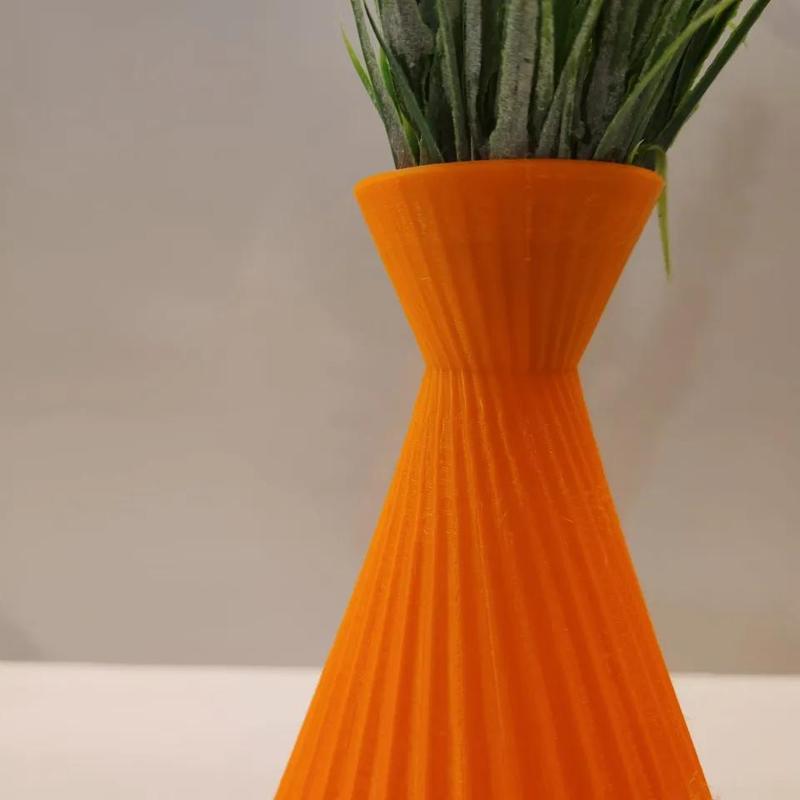 Gerigi Vase | Modern and Unique Home Decor