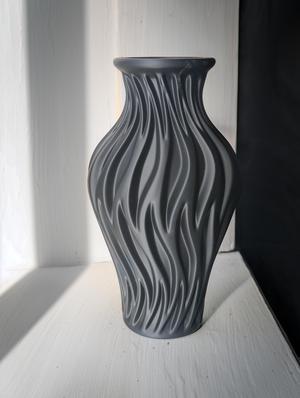 Synca Vase – Crescent Wave Vase