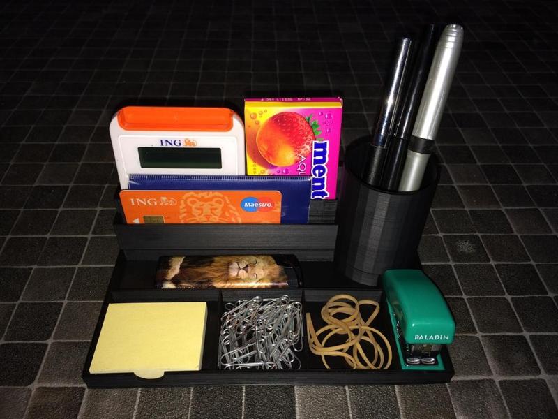 Desk organizer