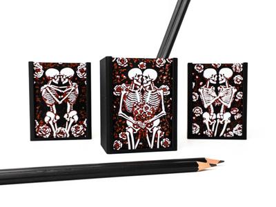 Skeleton Romance Pen Holder