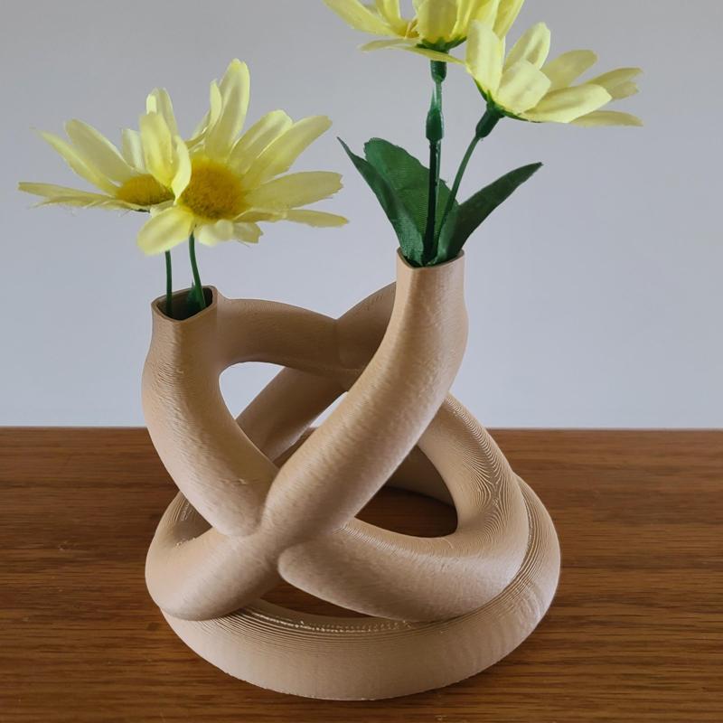 Petal Interlace – Modern Vase