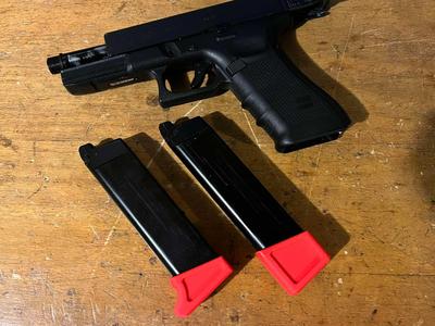 Airsoft magazine feet for Glock and AAP pistols