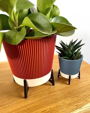 Okami – a self-watering planter