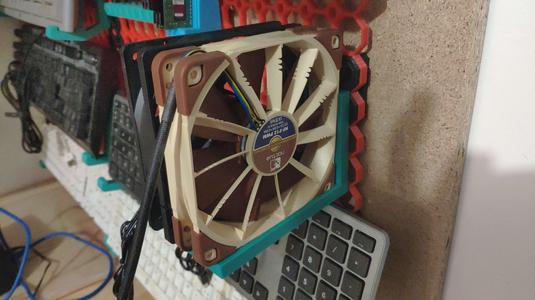 Simple 120mm Computer Fans Holder for Multiboard with Tight Snaps