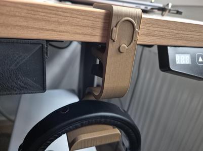 Adjustable, desk-mountable headphone holder