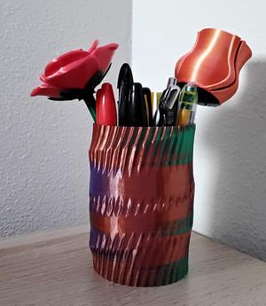 Twist Vase or pen holder