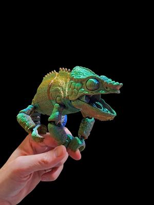 Panther Chameleon – Articulated Lizard with Tree Stand