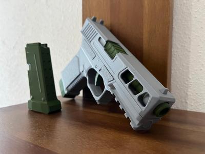 Pistol 9mm with moveable slide and no glue V2