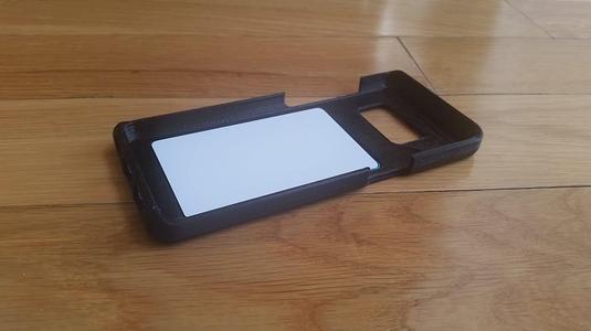 Pergo S8 phone case with space for 3 credit cards