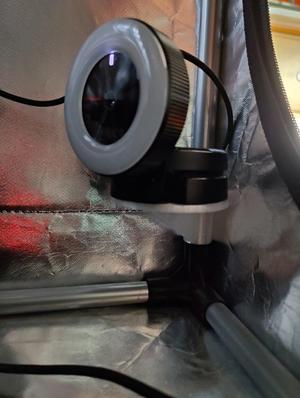 Camera support clipable on cylindrical tube