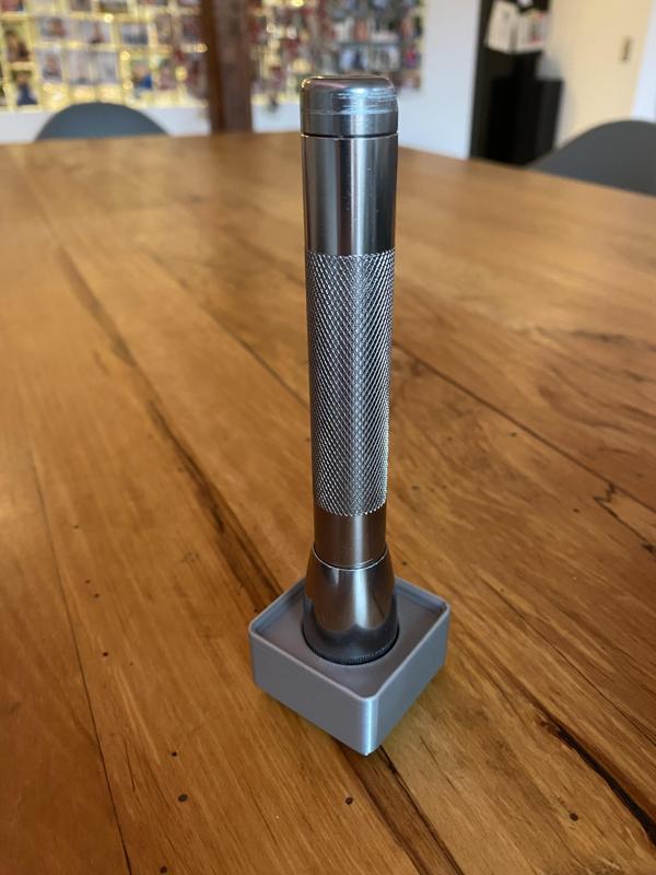 Gridfinity Holder for Maglite Mini