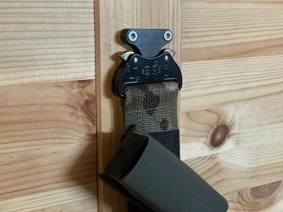 Cobra Buckle Hanger   