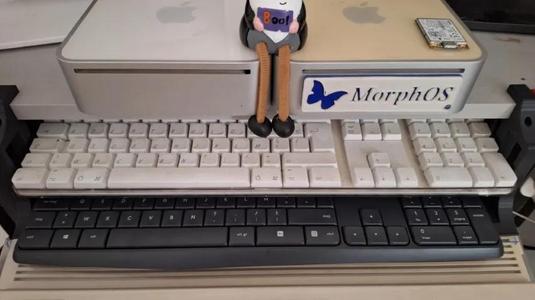 Double keyboard holder