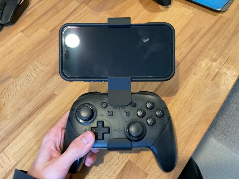 iPhone holder for Nintendo Switch Pro Controller