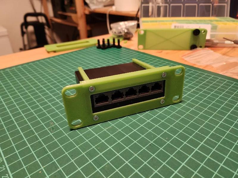 Simple mount for 5-inch rack / 10-inch halfrack