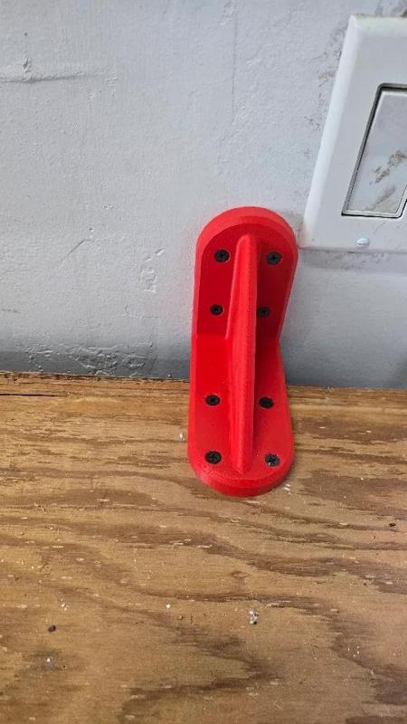 Universal L-Bracket