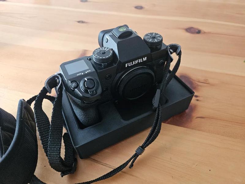 Gridfinity FujiFilm X-H1 Module With space for 3 Batteries   