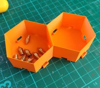 Interlocking Honeycomb Pots / Wall Display – Vase mode